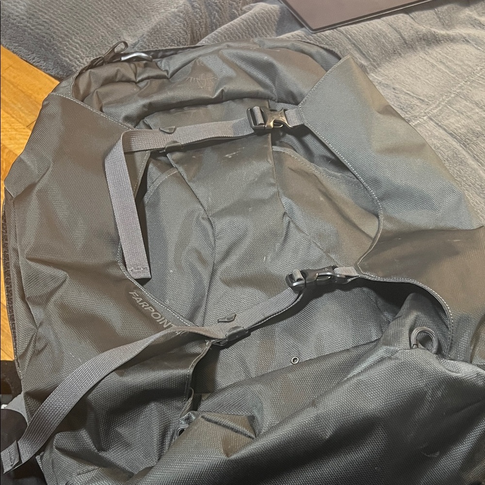 Osprey Farpoint 40L Men's Travel Backpack, Tunnel Vision Grey - Picture 7 of 7
